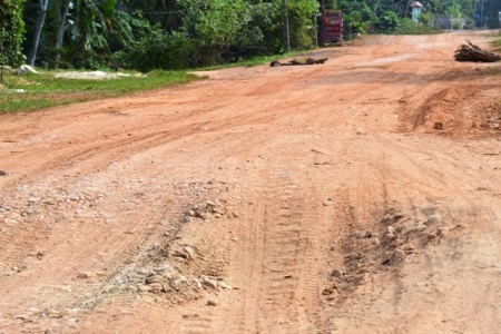 Đường liên xã xuống cấp nghiêm trọng