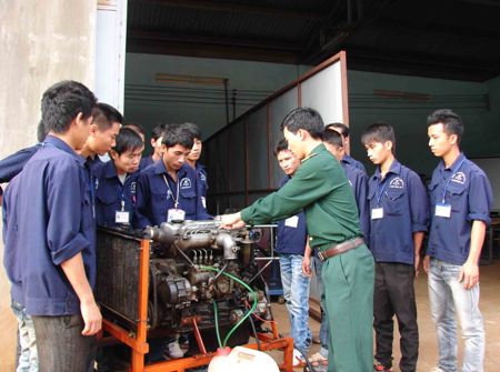 Gắn đào tạo với giải quyết việc làm