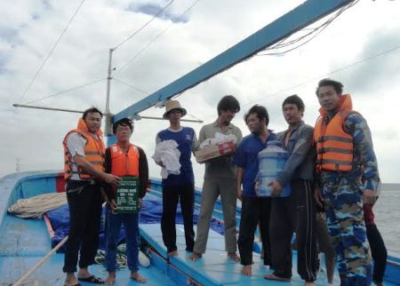 Vùng Cảnh sát biển 3 cứu nạn thành công tàu cá KH 92116-TS