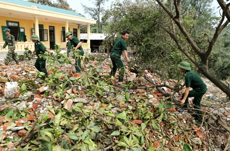 Giúp dân xong mới tự lo cho mình