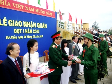 Đà Nẵng, Bình Định và Gia Lai: 3.300 thanh niên lên đường bảo vệ Tổ quốc