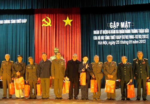 Lần đầu xe tăng ta xuất kích