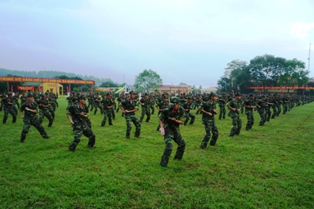 Binh chủng Tăng-Thiết giáp khai mạc Hội thao thể dục thể thao năm 2013