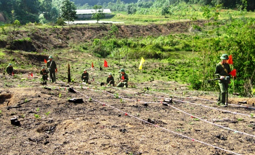 Nỗ lực xử lý bom mìn sau chiến tranh