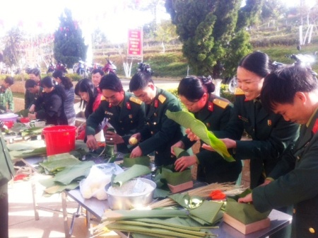 Hội thi gói bánh chưng ở Học viện Lục quân