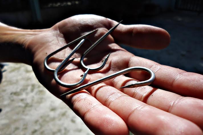 Nghề làm lưỡi câu mùa nước nổi