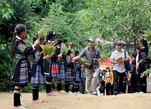 Mãi là cầu nối nghĩa tình