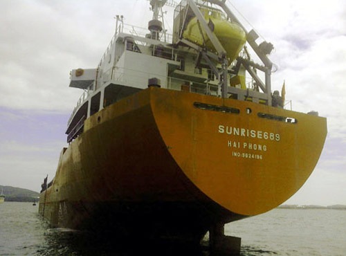 Tàu Sunrise 689 chuẩn bị cập bờ khu vực Phú Quốc, Cảnh sát biển Việt Nam triển khai hoạt động hỗ trợ