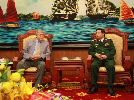 Đại tướng Phùng Quang Thanh tiếp Phó thư ký Hội đồng An ninh Liên bang Nga