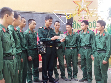 Giáo dục đồng nhóm phòng, chống HIV/AIDS cho chiến sĩ mới: Phát huy vai trò của cán bộ trung đội