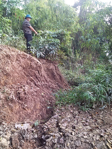 Hàng trăm hộ dân ở Hà Nội: Nơm nớp nỗi lo sạt lở đất
