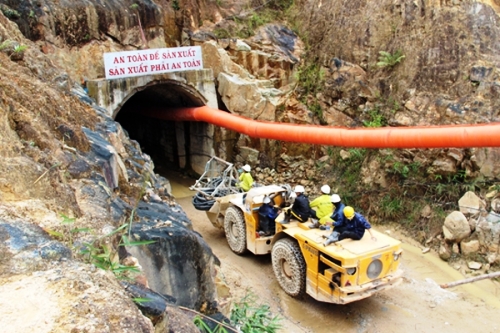 Tập trung cứu chữa nạn nhân do sập đường hầm thủy điện Đạ Dâng, Lâm Đồng