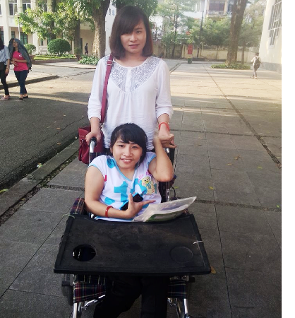 Cô gái tật nguyền giàu nghị lực