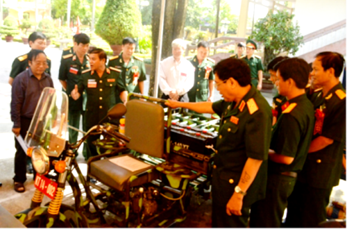 Xe chở bình điện xe tăng - thiết giáp “KT-14-002”