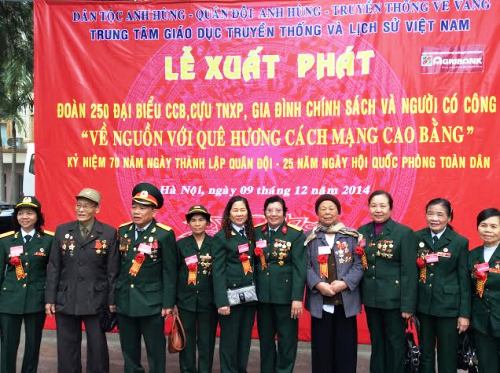 Hơn 250 đại biểu tham gia chuyến đi về với quê hương cách mạng Cao Bằng