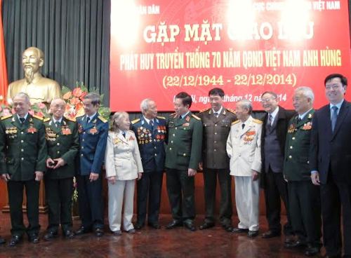 Giao lưu “Phát huy truyền thống 70 năm QĐND Việt Nam anh hùng”