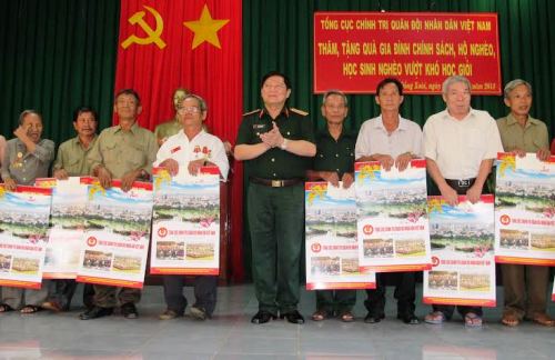 Thượng tướng Ngô Xuân Lịch tiếp xúc cử tri tỉnh Bình Phước