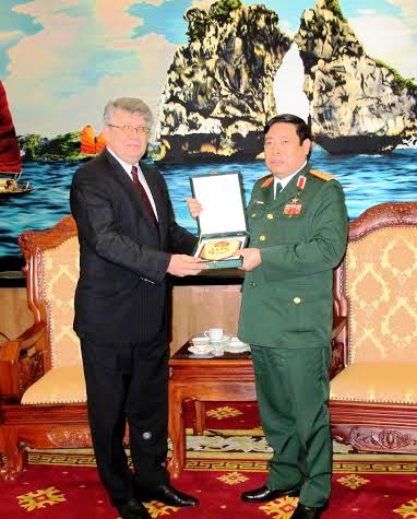 Đại tướng Phùng Quang Thanh tiếp Đại sứ LB Nga A.Cốp-tun