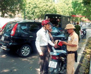 Lắp gương thời trang có bị xử phạt?