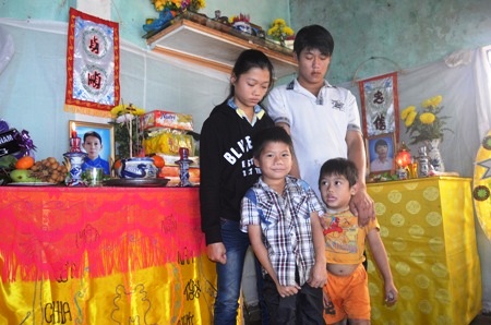 4 đứa trẻ mồ côi mong chờ sự cứu giúp