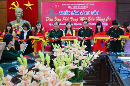 Triển lãm báo Quân đội nhân dân xuất bản tại Điện Biên Phủ-1954