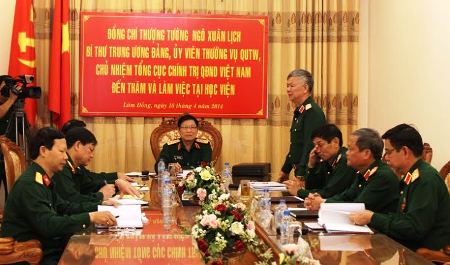 Thượng tướng Ngô Xuân Lịch làm việc tại Học viện Lục quân