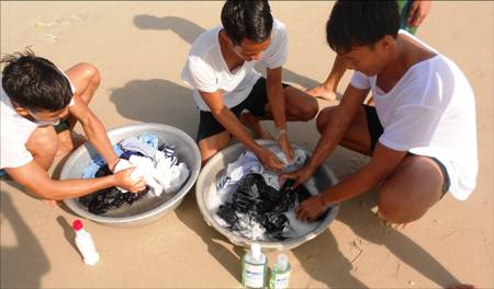 Chế phẩm tẩy rửa sử dụng trong điều kiện nước mặn