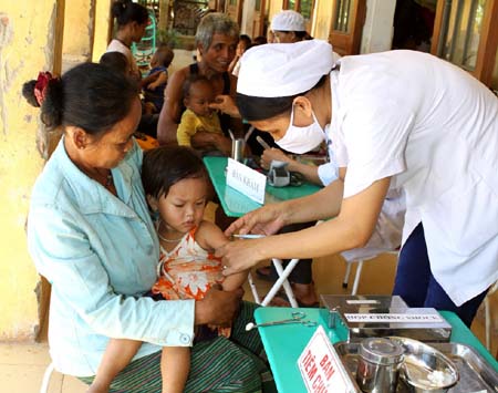Tiêm phòng mới khống chế được dịch sởi