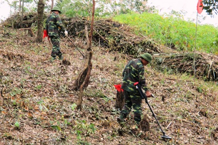 Làm sạch bom, mìn, xây dựng biên giới hữu nghị, phát triển