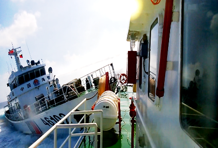 Tàu Trung Quốc tiếp tục tấn công tàu cá của ngư dân ta