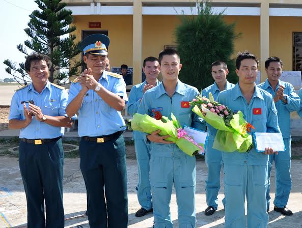 Thả bay đơn trực thăng Mi-8 cho phi công chuyển loại 