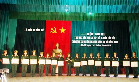 Tôn vinh 16 tập thể, cá nhân tiêu biểu trong học tập và làm theo tấm gương đạo đức Hồ Chí Minh