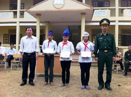 Tiết kiệm lương, phụ cấp giúp đỡ người nghèo