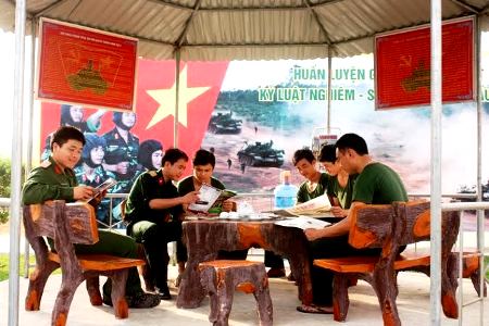 Binh chủng Tăng-Thiết giáp tổ chức hội nghị báo cáo viên