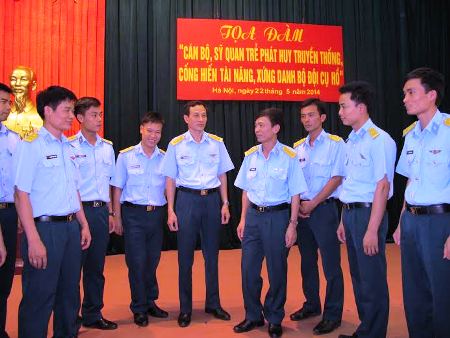 Tọa đàn cán bộ, sĩ quan trẻ tại Sư đoàn Phòng không 361