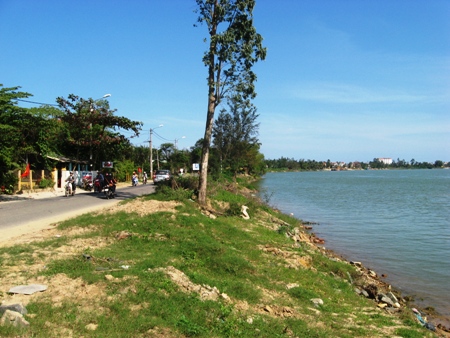 Sạt lở sông Thu Bồn, đe dọa phố cổ Hội An