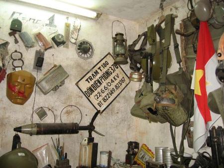 Thầy giáo trẻ với bộ sưu tầm kỷ vật kháng chiến