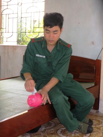 Nuôi “heo nhựa” tiết kiệm phụ cấp