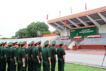 Quân khu 4 khai mạc hội thi điều lệnh, bắn súng