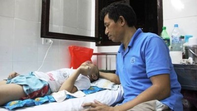 Xót lòng con trai y sĩ Trường Sa mắc bệnh hiểm nghèo