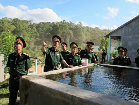 Thượng tướng Lê Hữu Đức làm việc tại Đoàn Kinh tế - Quốc phòng 79