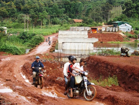 Cần đẩy nhanh dự án xây dựng cầu Thác