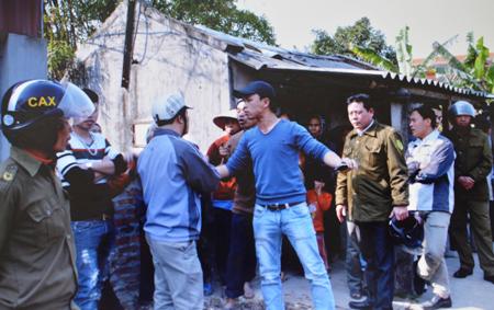 Đã chiếm lối đi chung, còn chống người thi hành công vụ 