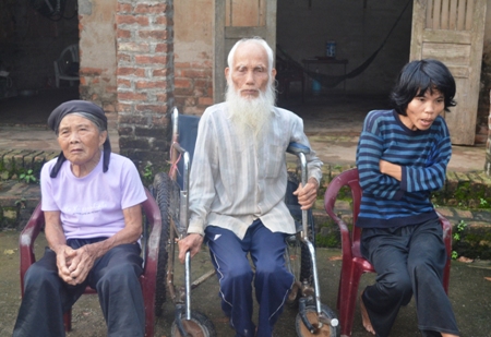 Cụ già 94 tuổi khốn khó vì nuôi con tâm thần