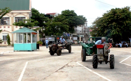 Đào tạo lái xe công nông ở Tây Nguyên