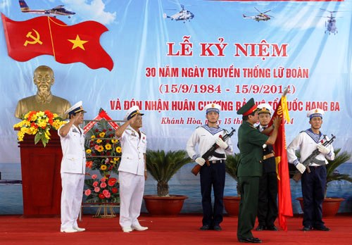 Đón nhận Huân chương Bảo vệ Tổ quốc hạng Ba