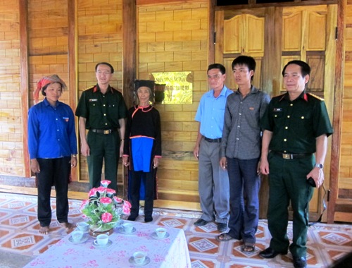 Bệnh viện Trung ương Quân đội 108 bàn giao hai nhà tình nghĩa cho gia đình chính sách ở Mường Nhé