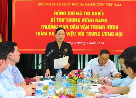 Trưởng ban Dân vận Trung ương làm việc với Hội Nạn nhân chất độc da cam/đi-ô-xin Việt Nam