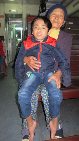 Người mẹ nghèo với đứa con trọng bệnh