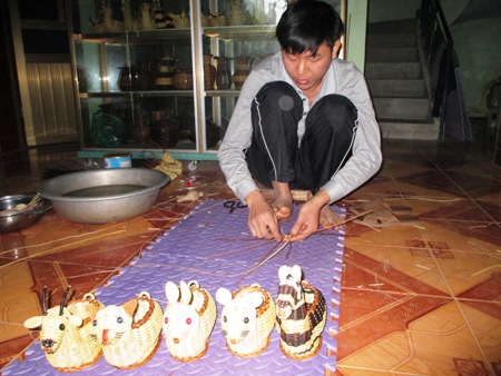 Về Phú Túc sắm quà Tết làm từ... cỏ